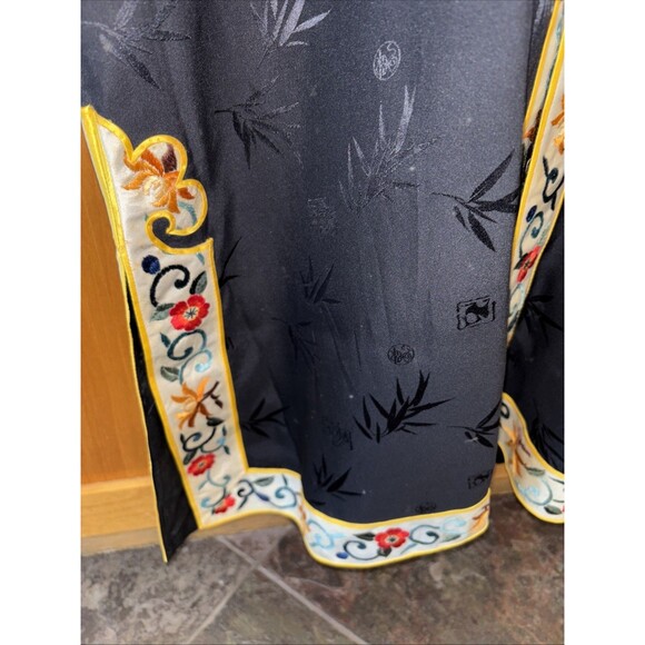 Jade Lantern Kimono Vintage Chinese Black Silk Robe Floral Embroidered L  Duster - Picture 7 of 10